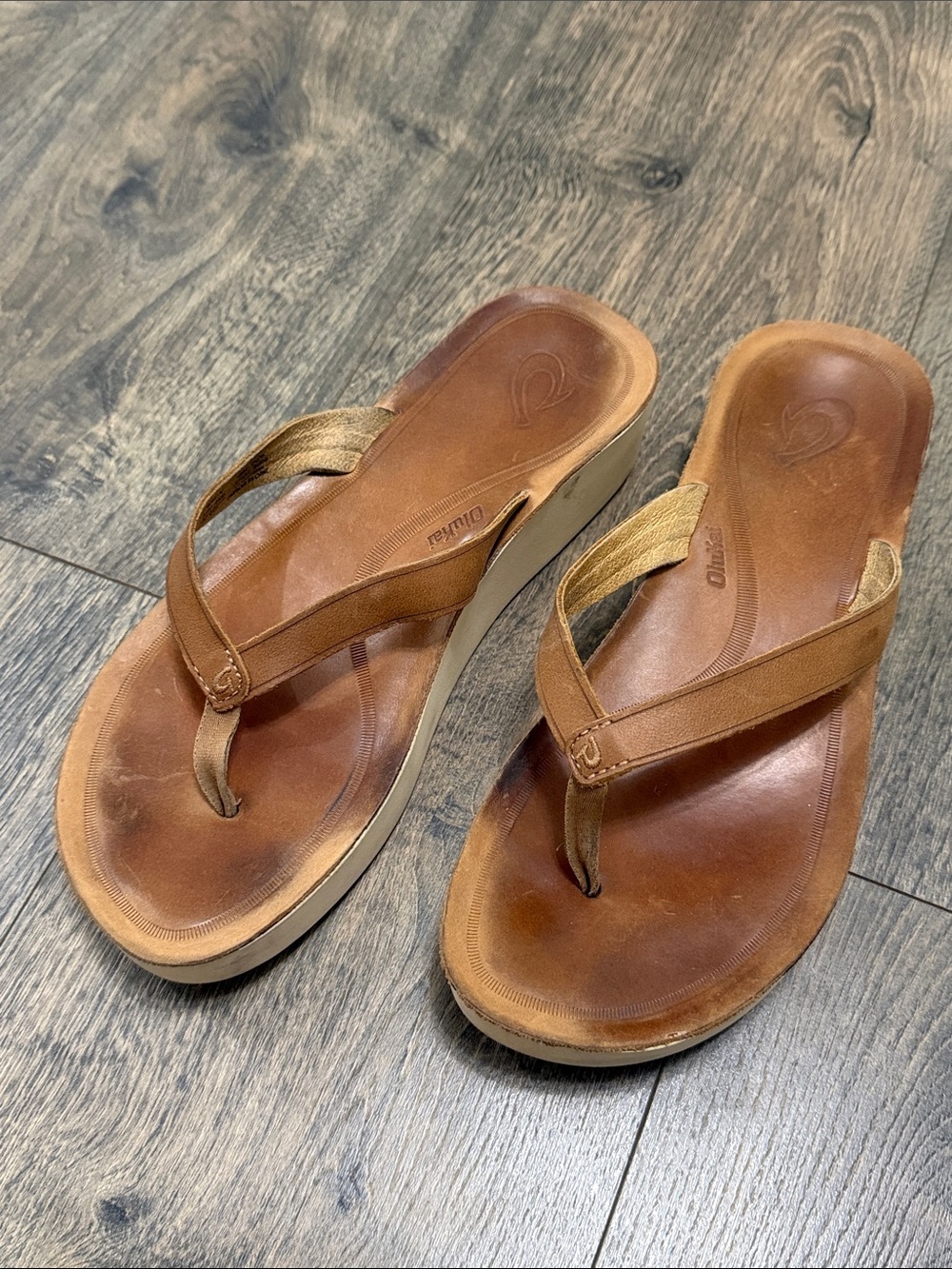 Olukai womens Mala’e leather platform wedge sandals flip flops tan/cream 9